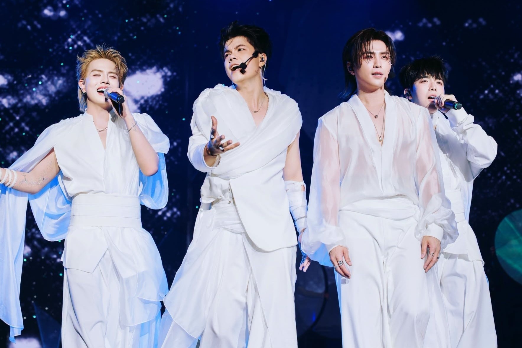 Lý do show có 31 ca sĩ Việt đột ngột 'hụt hơi'