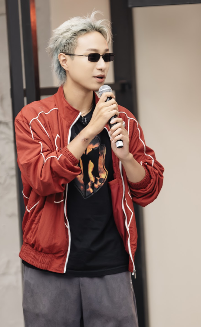 ca sĩ ảnh 1