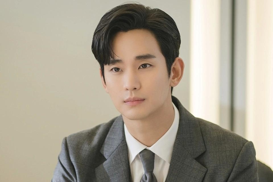 Kim Soo Hyun sau 'cơn ác mộng'