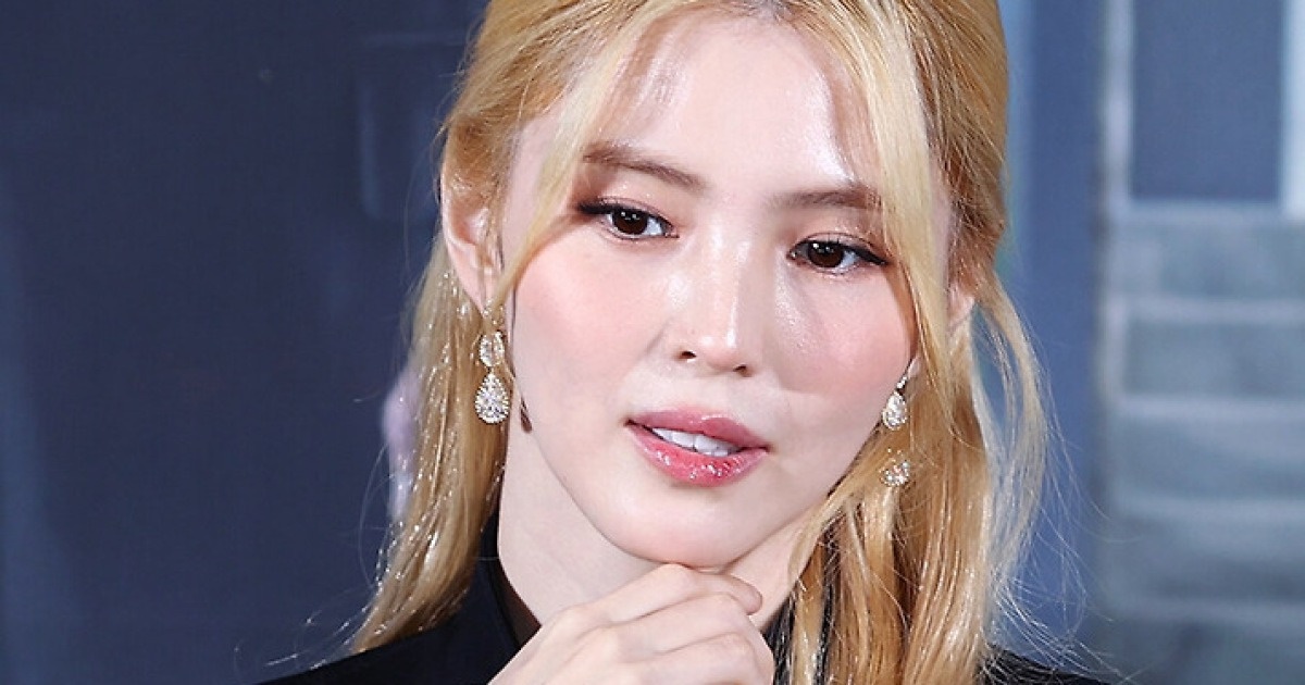 Han So Hee bật khóc, nói về sóng gió trong cuộc đời