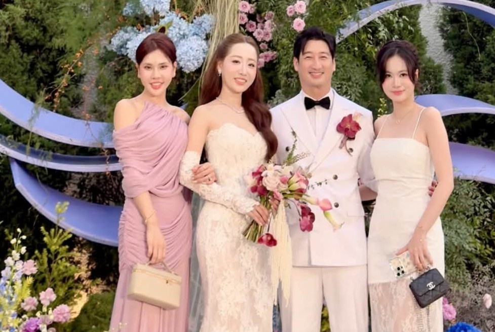 Thùy Anh và NSƯT Ngọc Quỳnh cưới