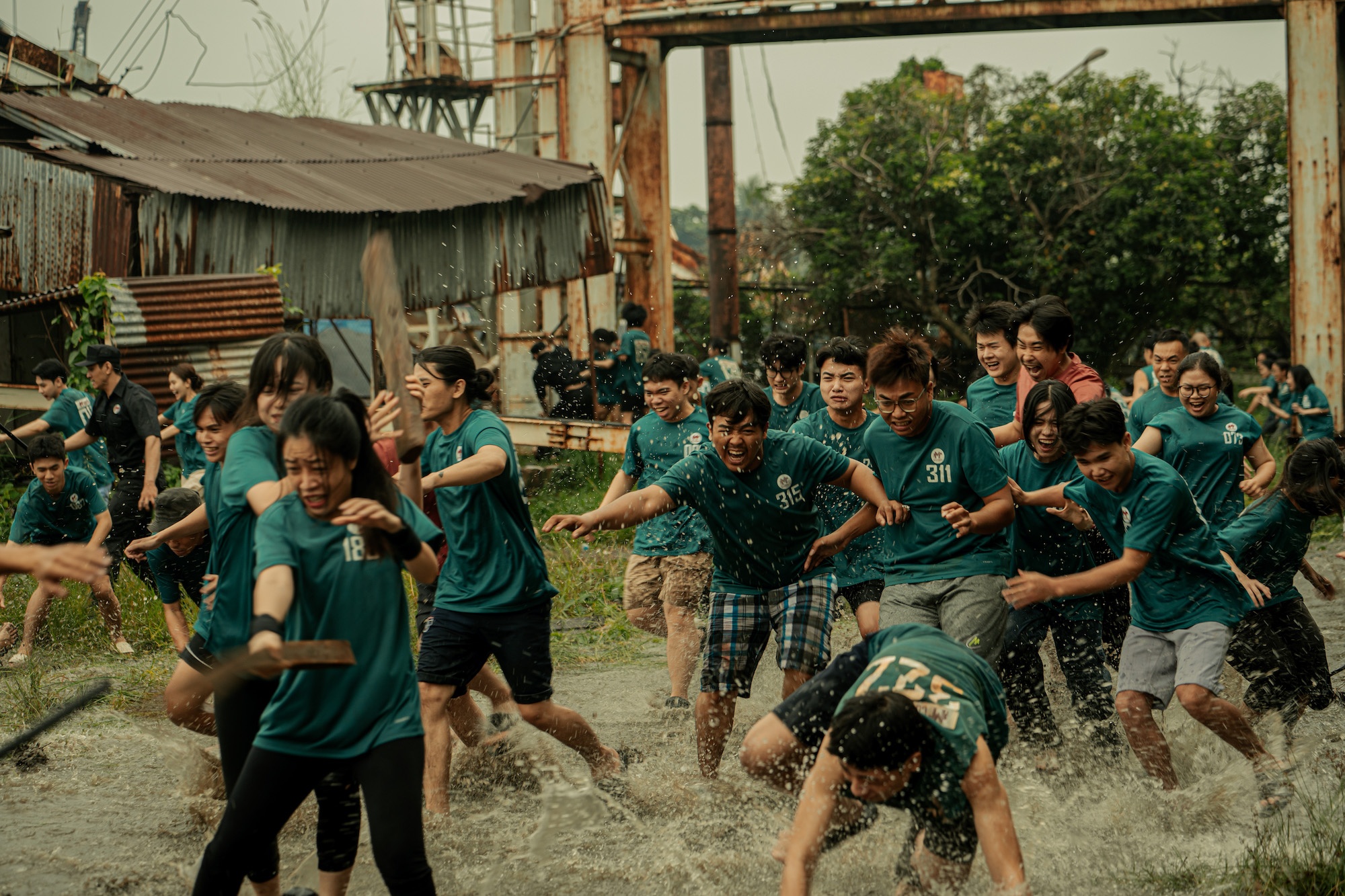 trại bu&ocirc;n người ảnh 1