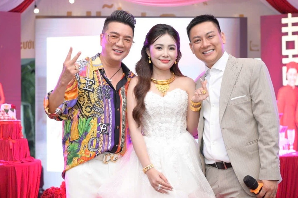 Đàm Vĩnh Hưng dự lễ cưới Hoài Lâm ở Vĩnh Long