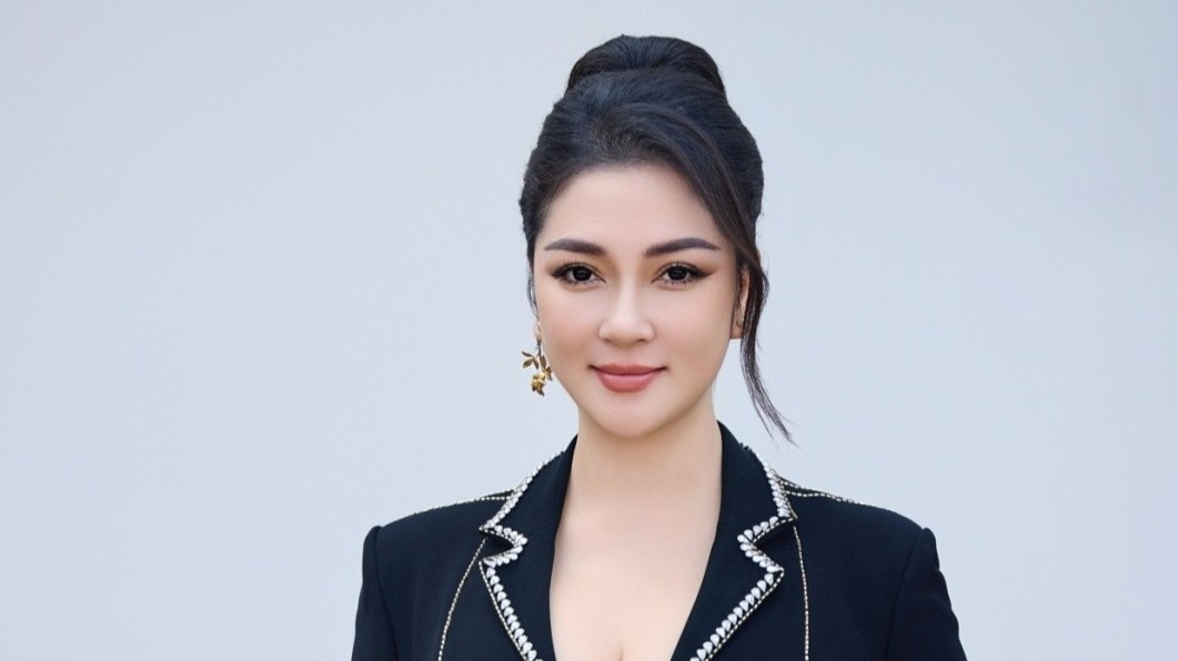Hoa hậu Nguyễn Thị Huyền trở thành tiến sĩ ở tuổi 41