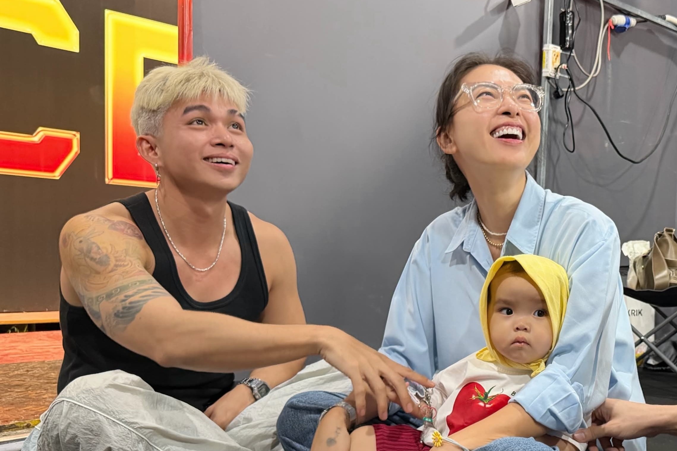 Ngô Thanh Vân đưa con gái đến ủng hộ Jun Phạm, Will