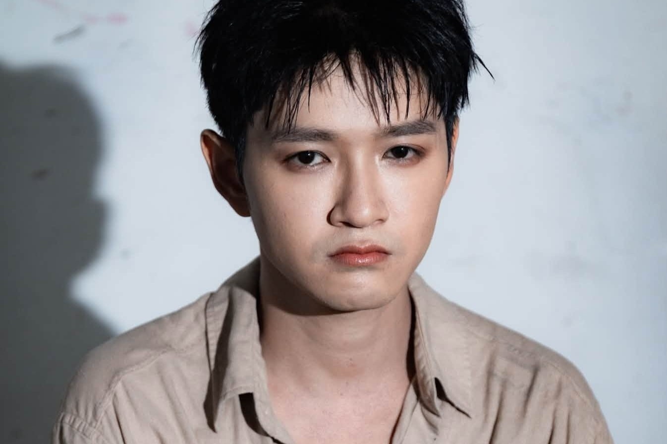 Ca sĩ ngất xỉu, thở oxy sau concert có 33 anh tài