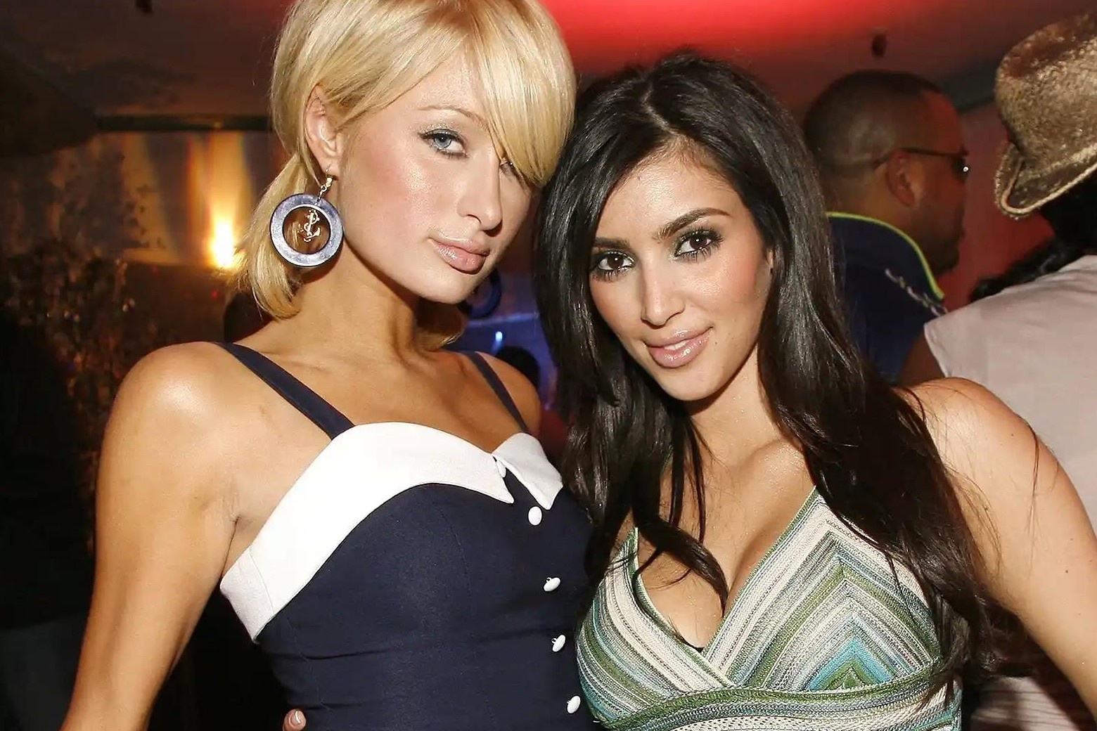 Vì sao Paris Hilton 17 lần hủy phỏng vấn cho sách của Kim Kardashian