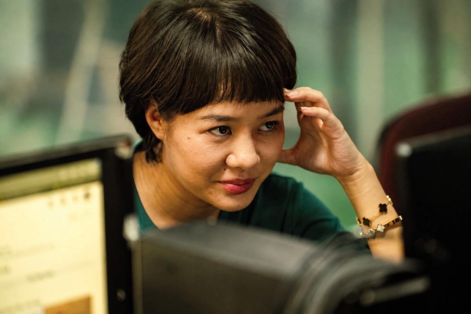 'Trại buôn người' thu 490 tỷ đồng, đạo diễn kiếm được bao nhiêu?