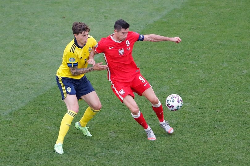 Victor Lindelof chơi ấn tượng trong màu áo ĐTQG ảnh 1 Victor Lindelof choi an tuong trong mau ao DTQG anh 1