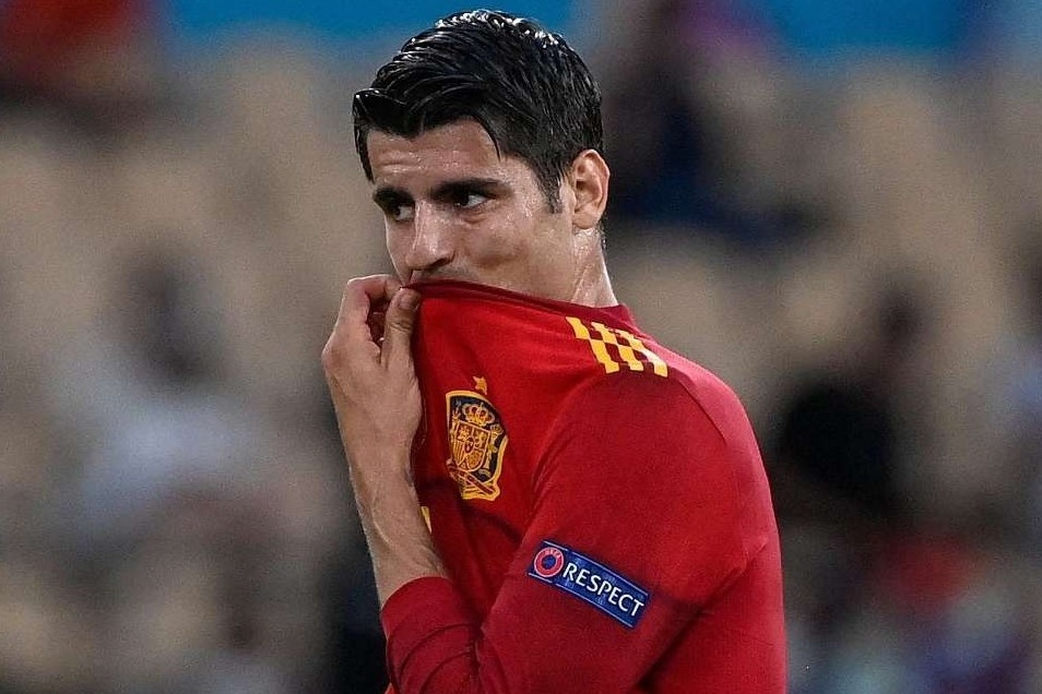 HLV Enrique len tieng khi Morata bi de doa hinh anh