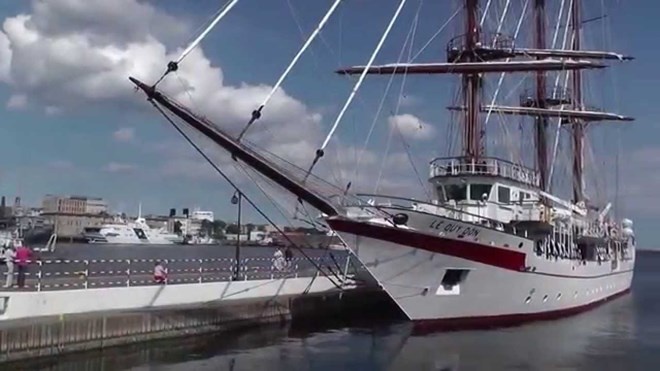 Tau buom dau tien cua Hai quan Viet Nam hinh anh