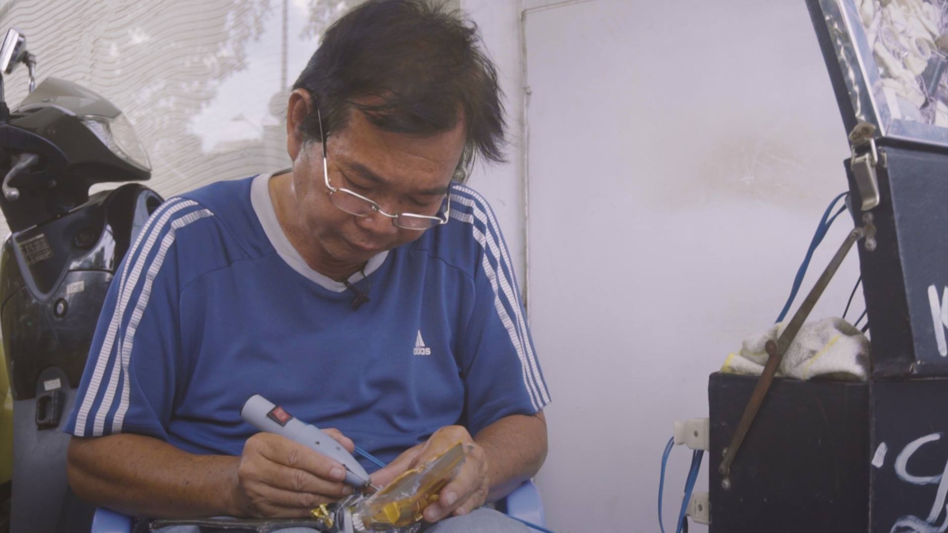 Gan 40 nam ngoi khac chu o via he Sai Gon hinh anh