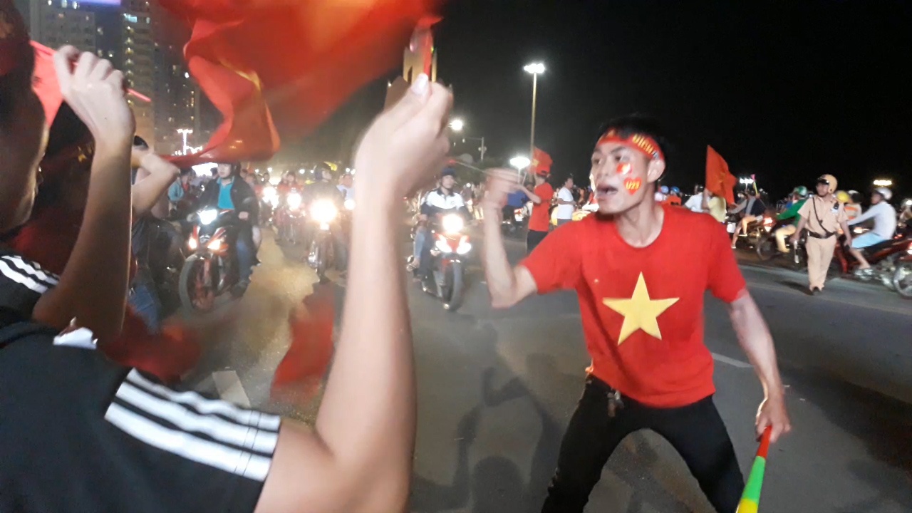 Nguoi Nha Trang an mung ky tich cua doi tuyen U23 Viet Nam hinh anh