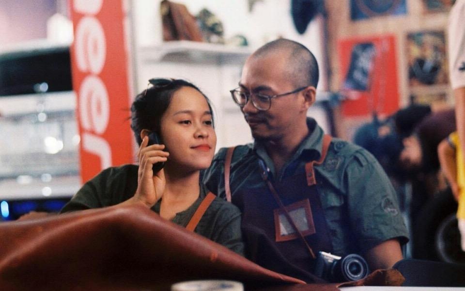 Sai Gon 'bao vui' cua cap vo chong khong thich ngoi mot cho hinh anh