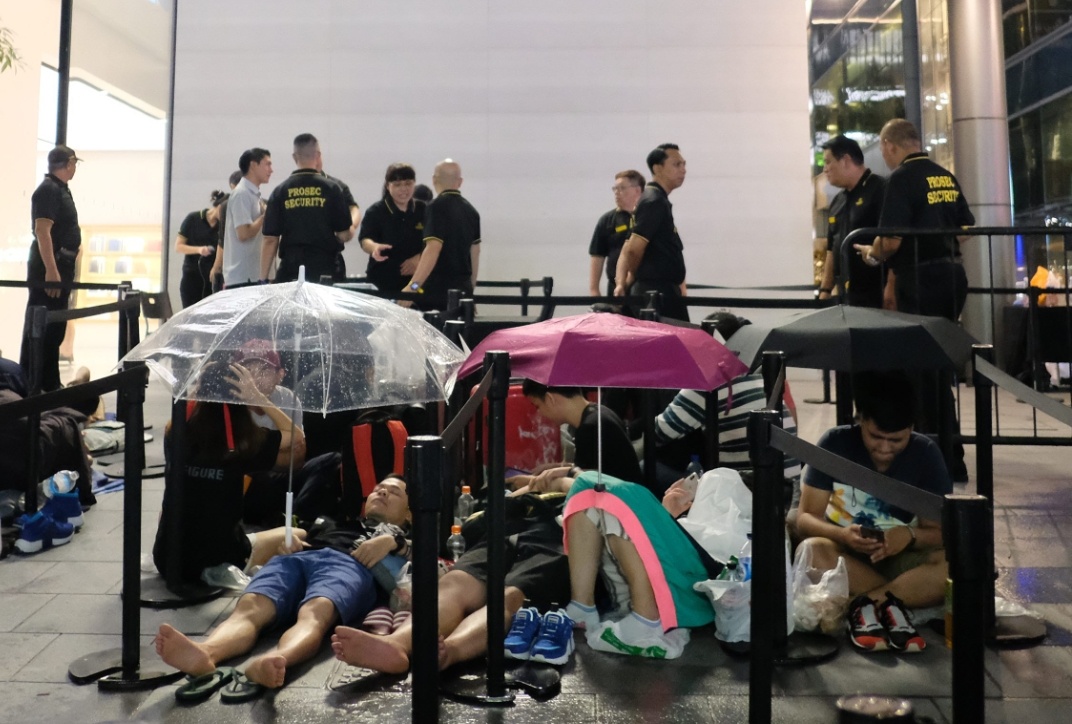 Nguoi Viet an ngu, doi mua cho iPhone XS hinh anh