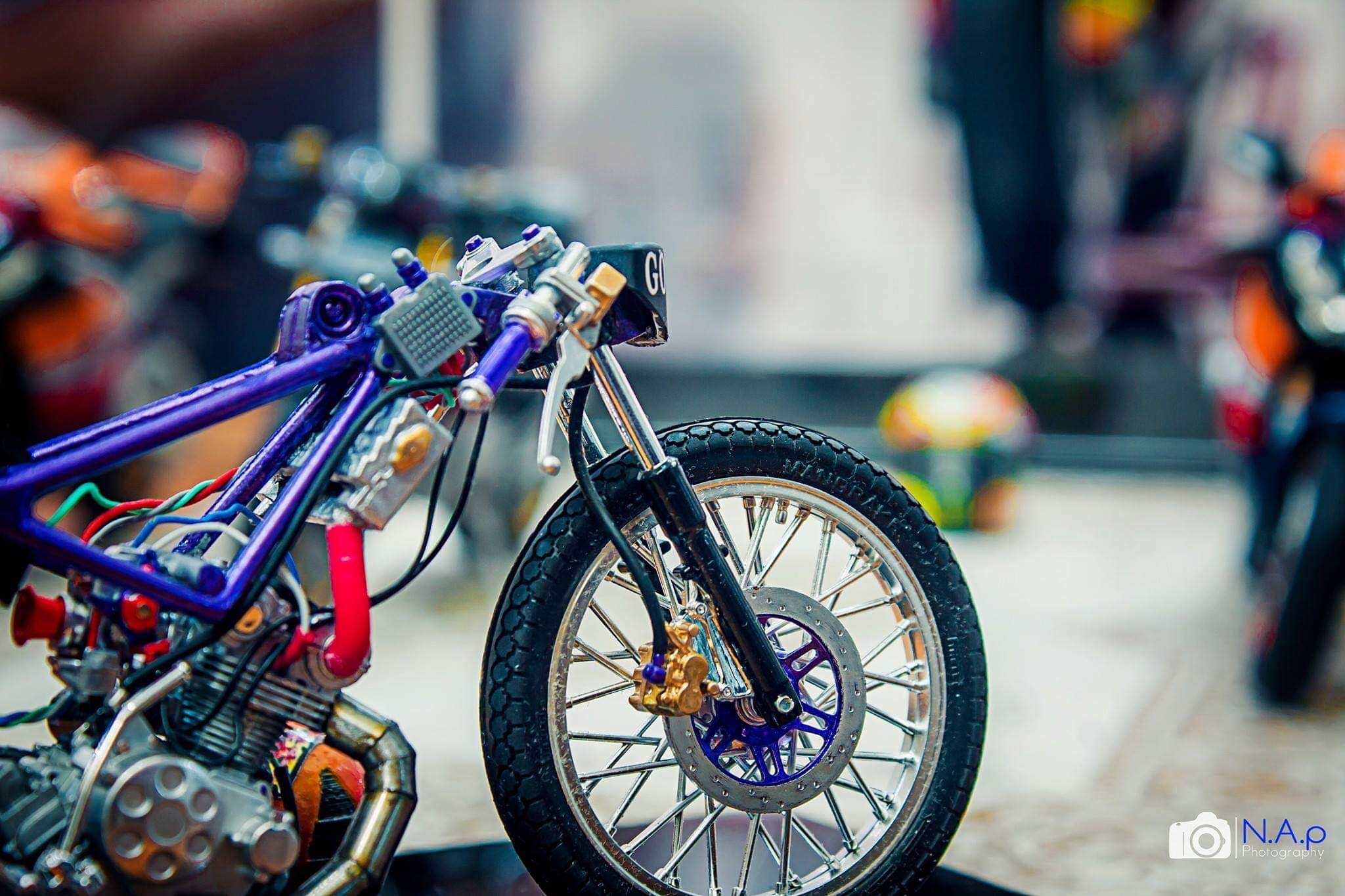 Nguoi do xe mo hinh ti hon ban tien trieu o Sai Gon hinh anh