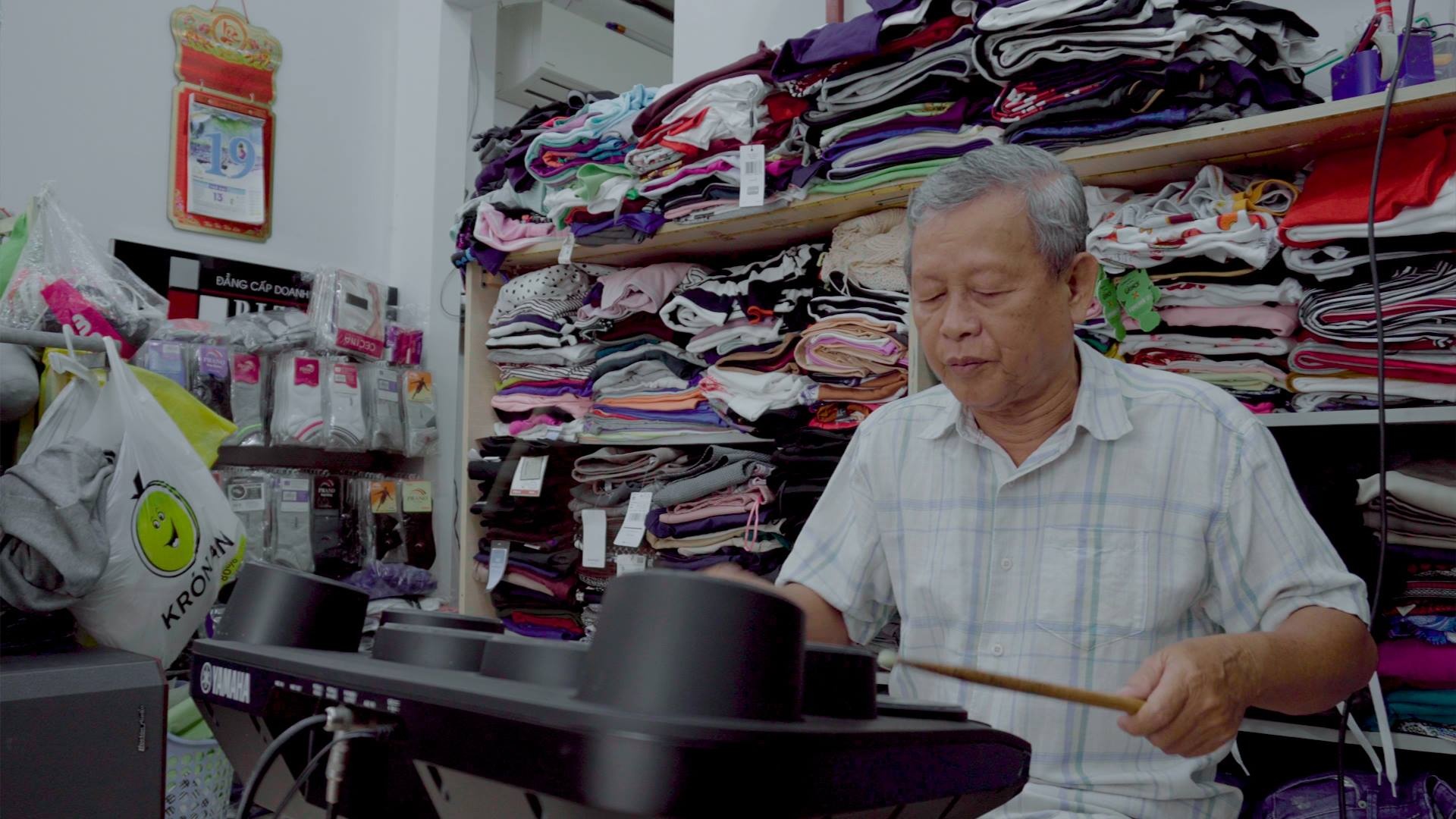 Cu ong 40 nam choi trong nho tinh yeu cua vo hinh anh