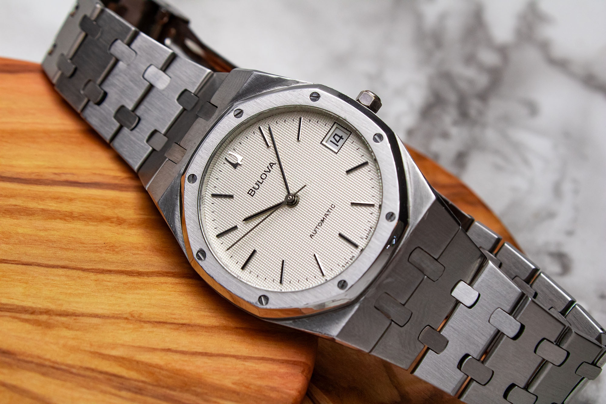 Bulova Royal Oak,  Audemars Piguet,  dong ho anh 4