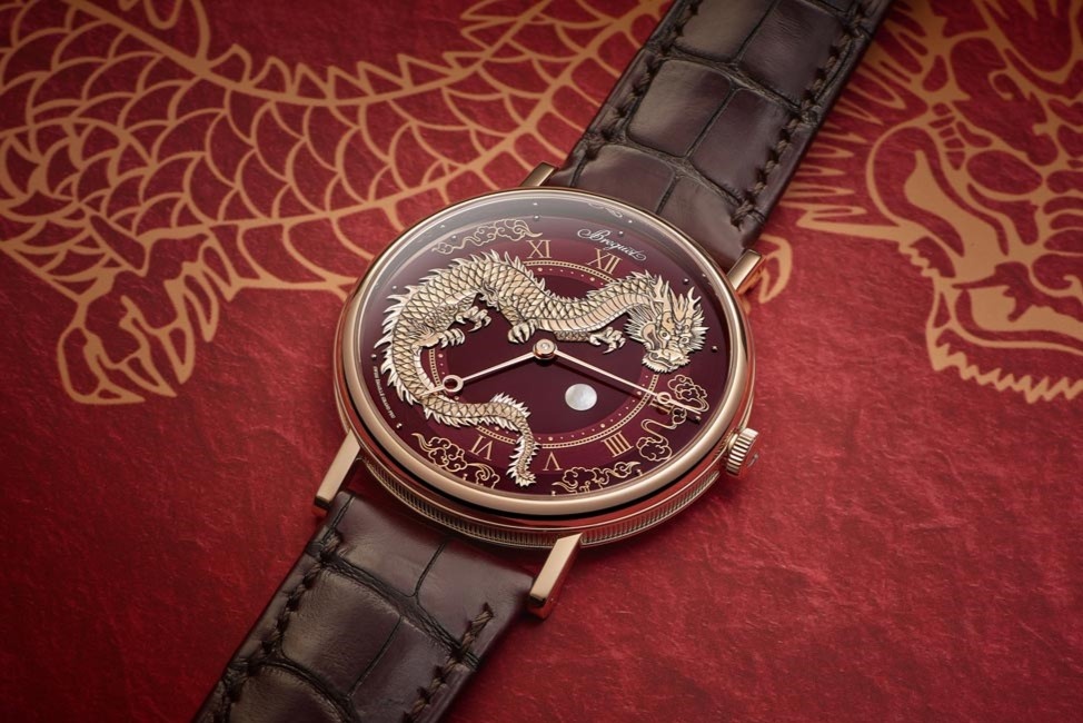 On Wrist: Brequet pho truong do xa xi, Omega 'xao' thiet ke cu hinh anh