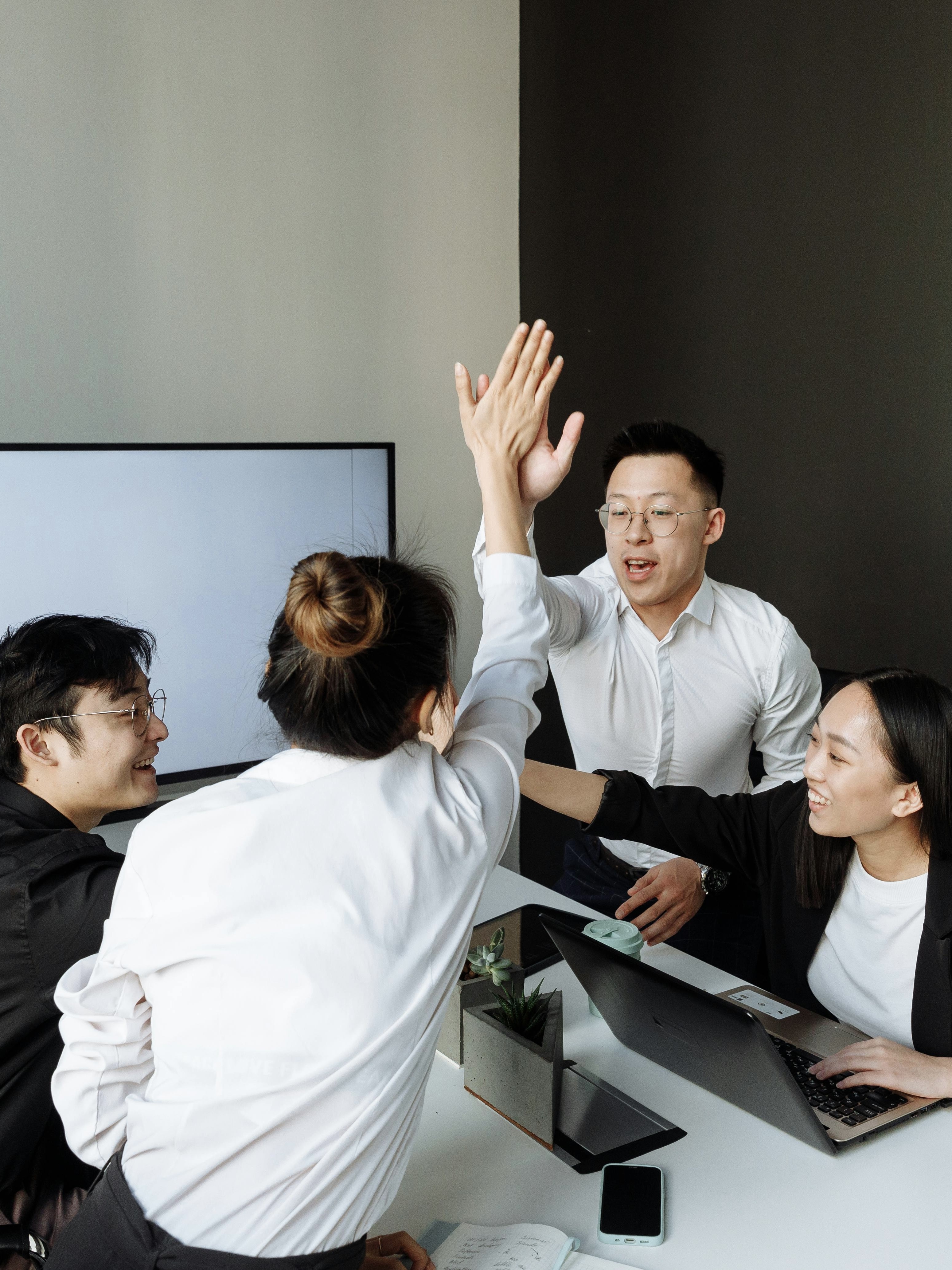 AI,  cong viec van phong,  nhan vien van phong,  cat giam nhan su, sa thai, tuyen dung anh 7