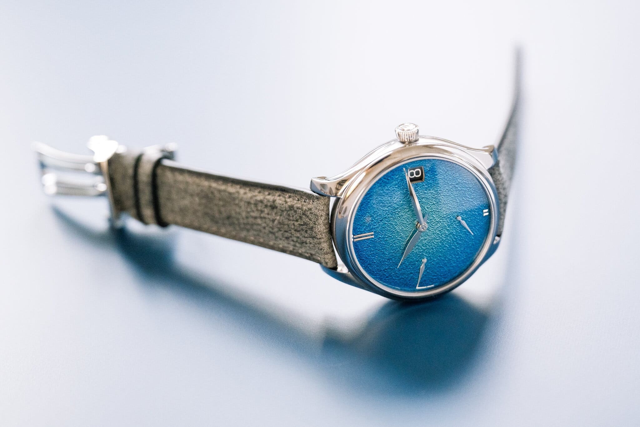 Thu kim loai dat hon titanium khien tho che tac dong ho 'toat mo hoi' hinh anh