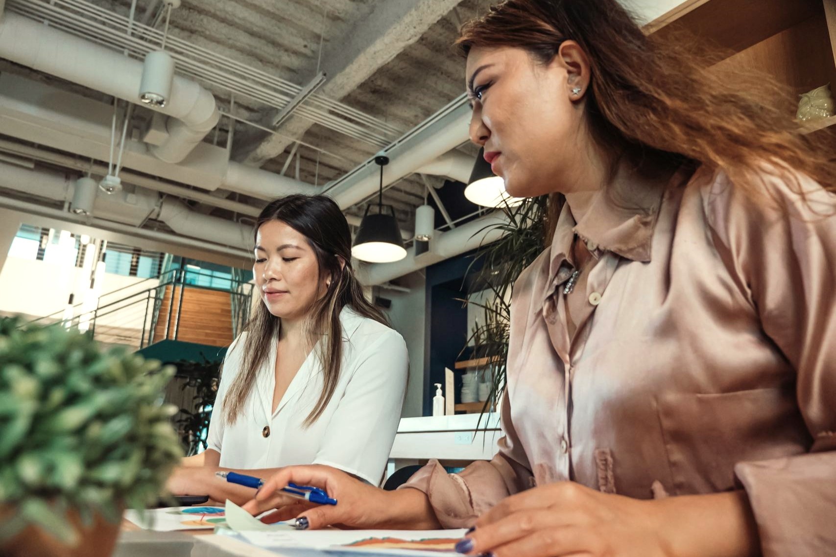 Lich hop luc 8h sang bi chi trich hinh anh