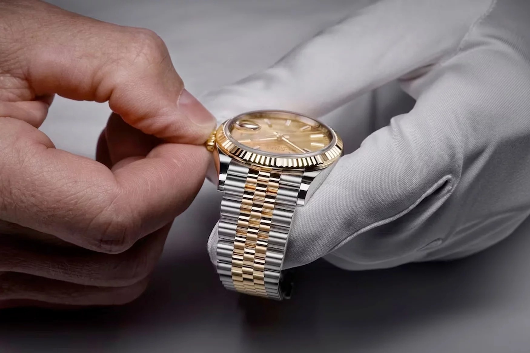 Lam sach dong ho,  spa dong ho,  bao duong dong ho,  cham soc dong ho,  dong ho xa xi,  dong ho co anh 1