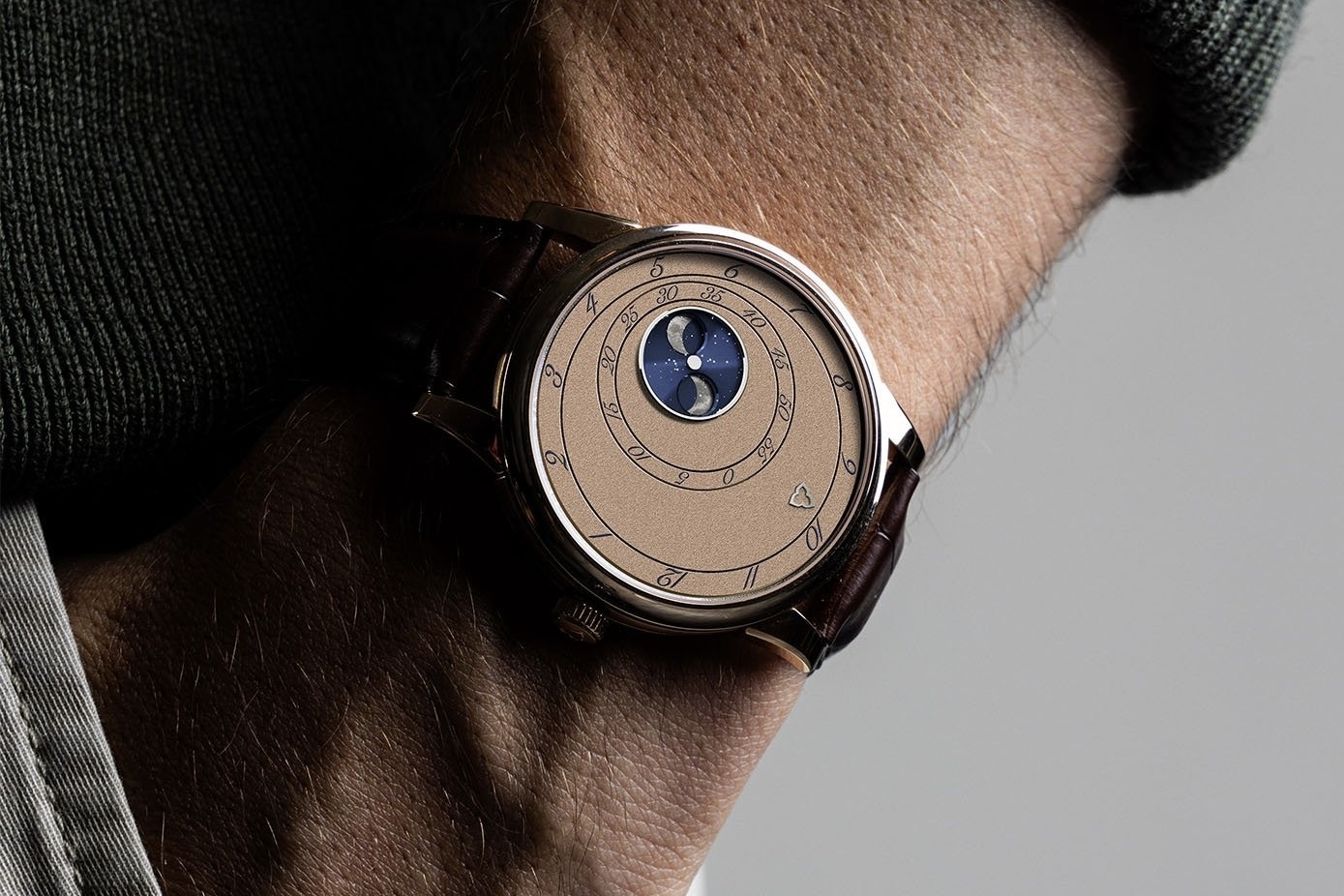 On Wrist: Tuan cua dong ho cao cap ban gioi han hinh anh