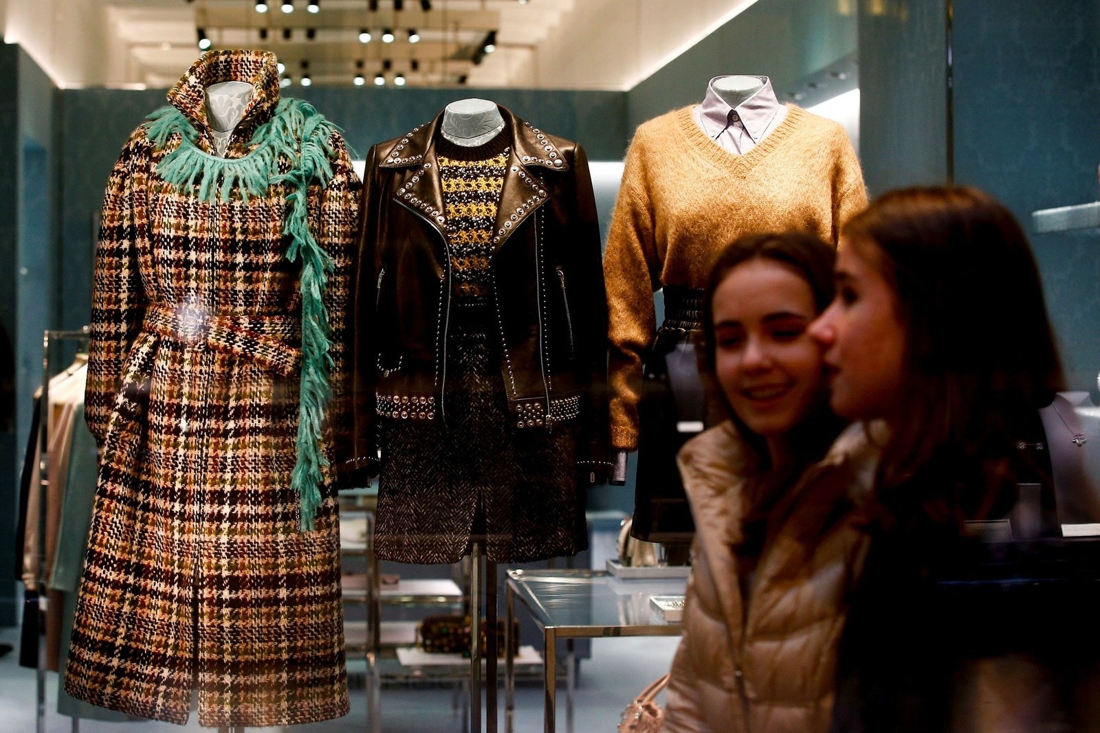 Hermes, Fendi noi got rut khoi thi truong Nga hinh anh