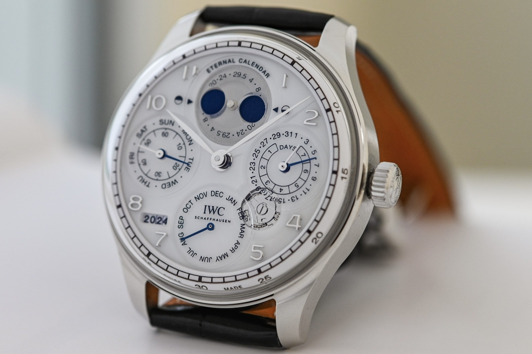 dong ho IWC,  Portugieser Eternal Calendar,  dong ho cao cap,  watches and wonder 2024,  Christoph Grainger-Herr,  45 trieu nam anh 2