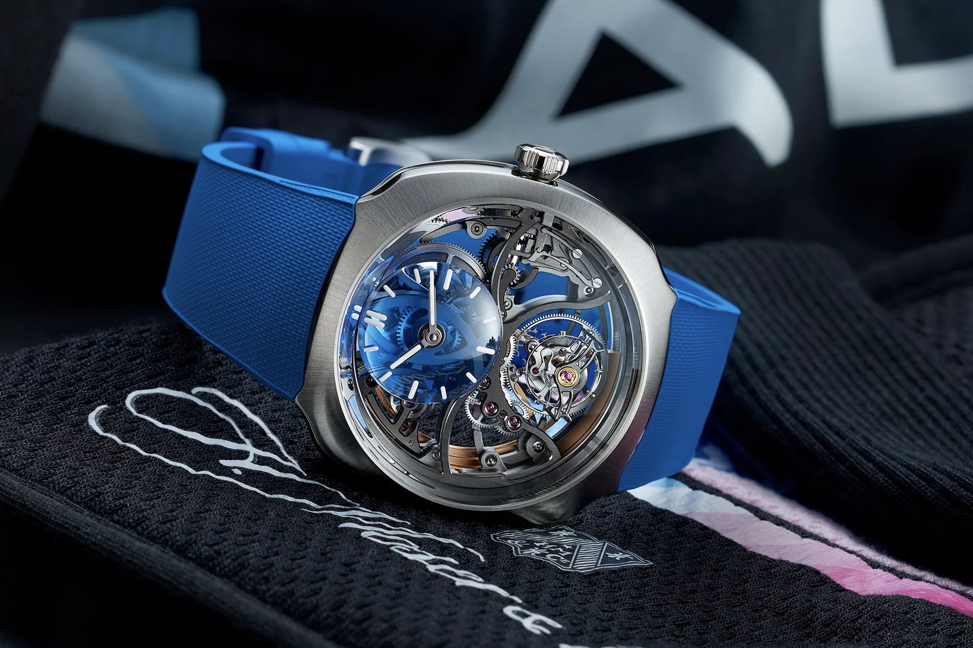 On Wrist: Co may tien ty danh cho tay dua F1 hinh anh
