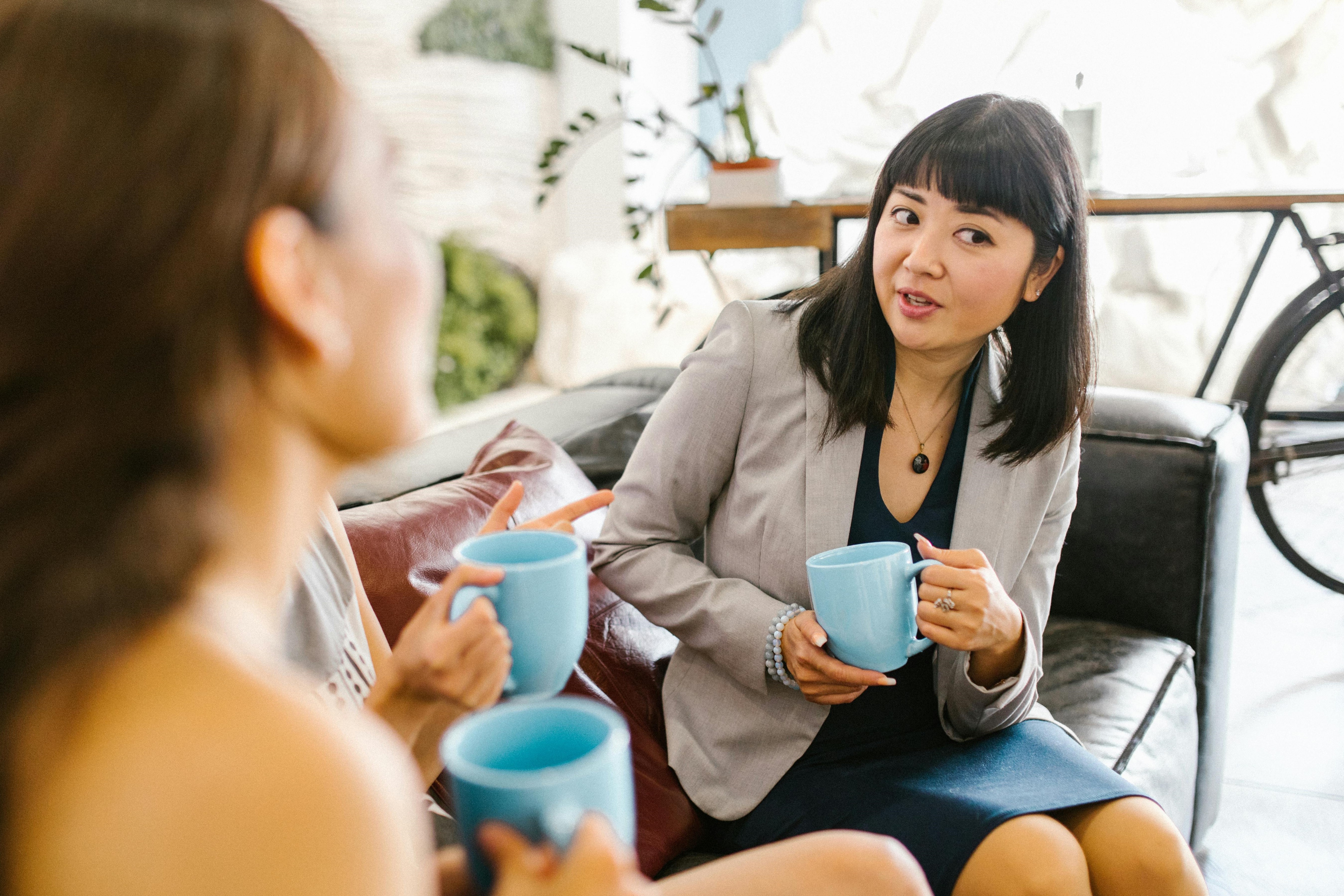 Cai loi khi doi xu tu te voi sep, dong nghiep hinh anh