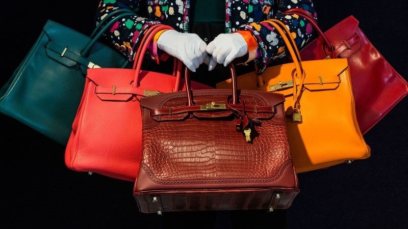 Vo vet tui Birkin tri gia 1,8 trieu USD trong 43 giay hinh anh