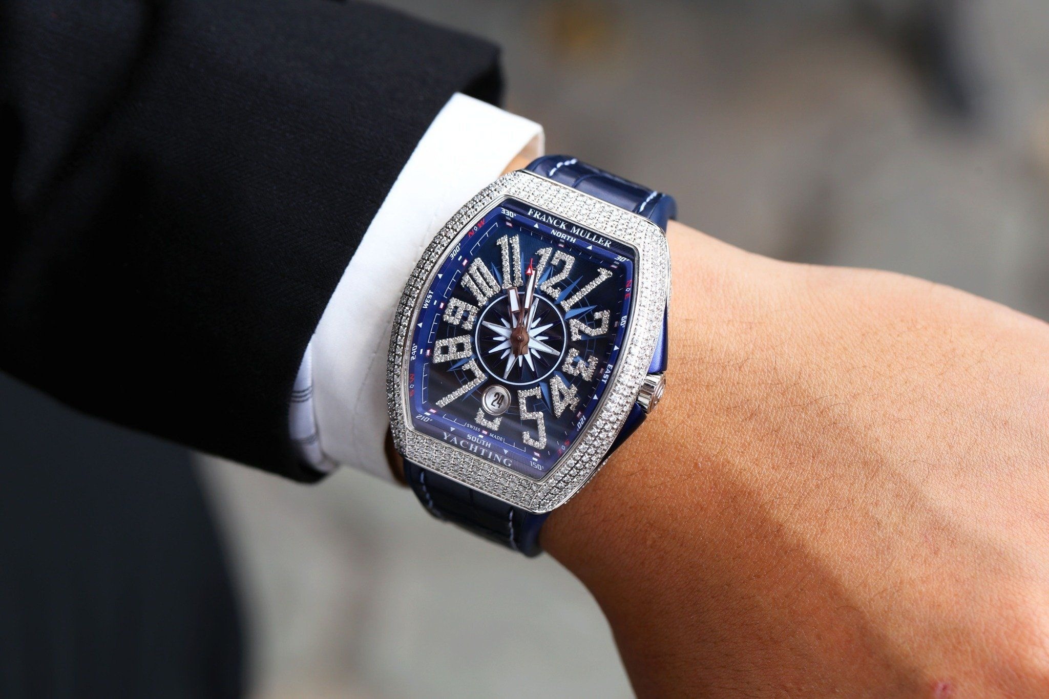 dong ho kim cuong,  dong ho da quy,  dong ho xa xi,  met gala,  cannes 2024,  dong ho Chopard,  dong ho chanel,  znews anh 1