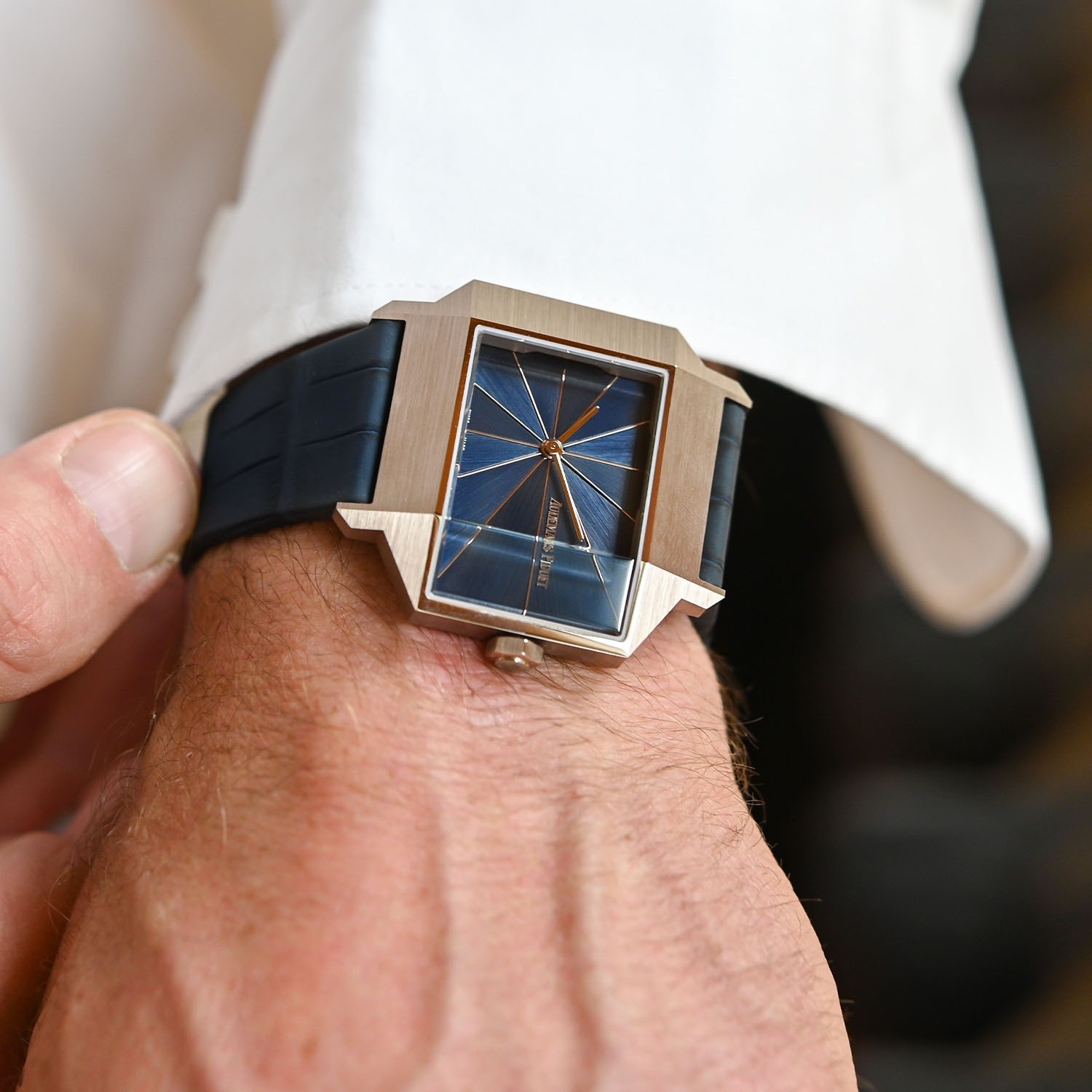 Audemars Piguet,  On Wrist znews,  đồng hồ treo tường,  Royal Oak,  đồng hồ xa xỉ ảnh 3 Audemars Piguet,  On Wrist znews,  dong ho treo tuong,  Royal Oak,  dong ho xa xi anh 3