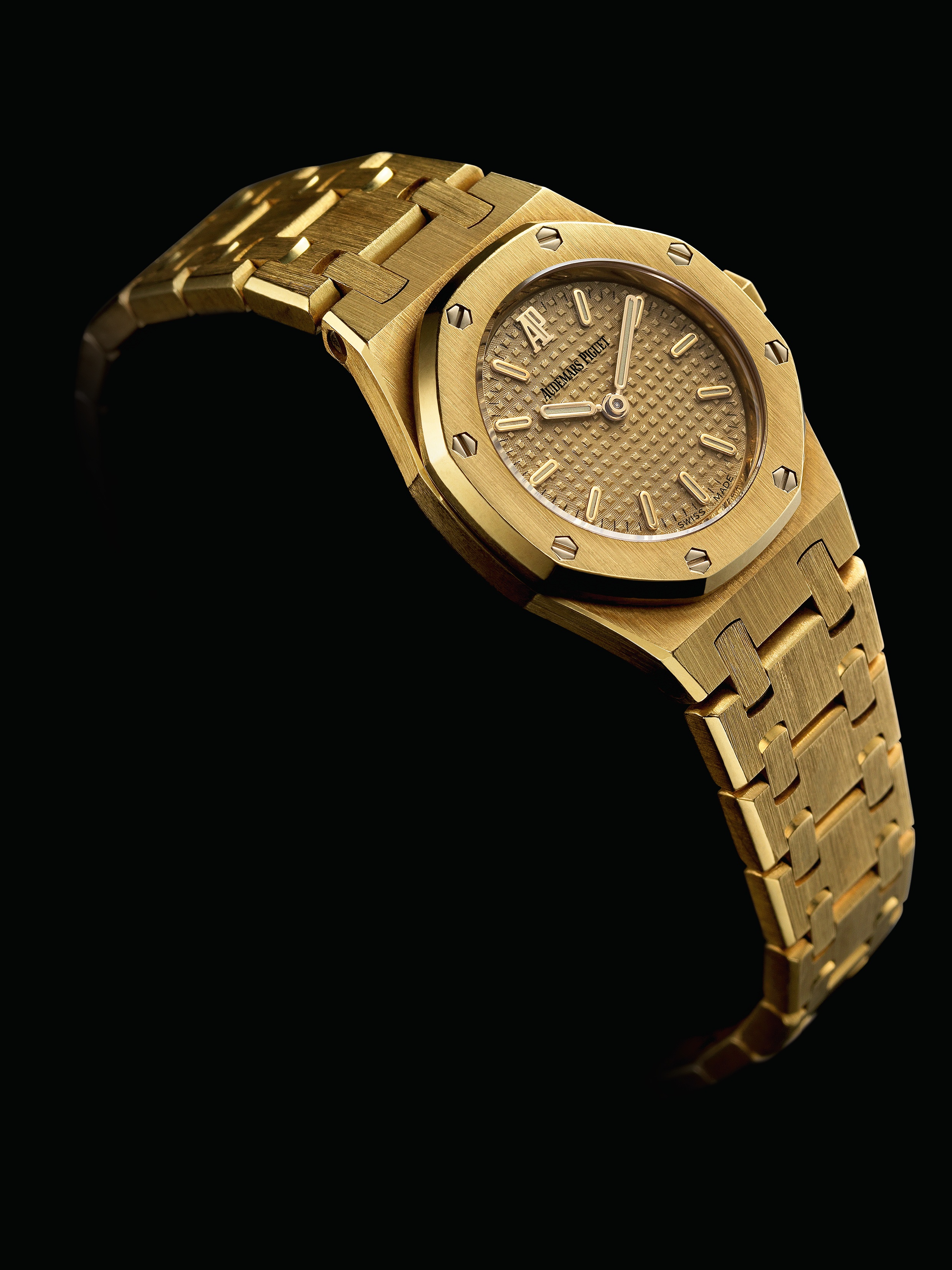 Audemars Piguet, Royal Oak Mini, Frosted Gold Quartz, Royal Oak, đồng hồ Royal Oak, Royal Oak Quartz, đồng hồ xa xỉ ảnh 8 Audemars Piguet, Royal Oak Mini, Frosted Gold Quartz, Royal Oak, dong ho Royal Oak, Royal Oak Quartz, dong ho xa xi anh 8