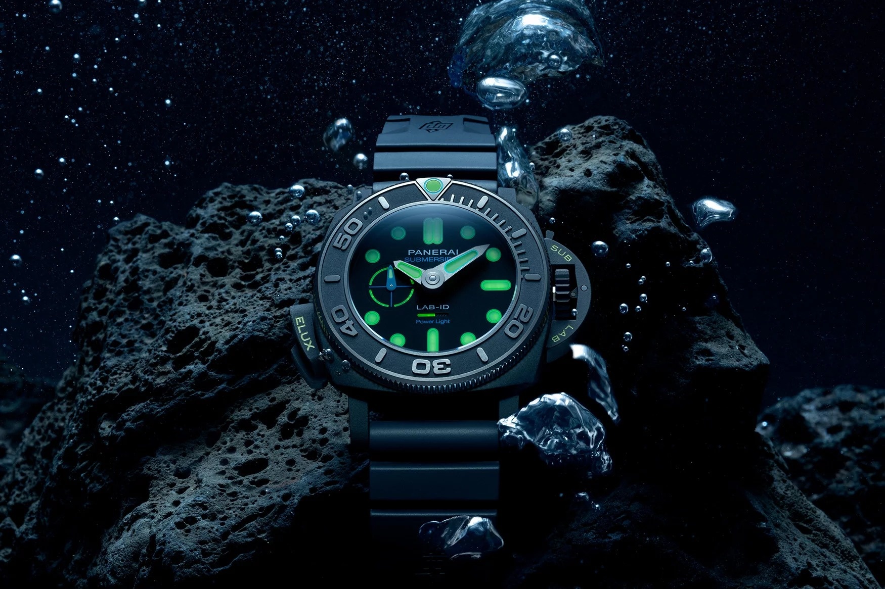 Panerai,  Submersible Elux LAB-ID,  đồng hồ xa xỉ,  Gérald Genta,  Escale time-only,  Louis Vuitton,  znews,  on wrist ảnh 2 Panerai,  Submersible Elux LAB-ID,  dong ho xa xi,  Gerald Genta,  Escale time-only,  Louis Vuitton,  znews,  on wrist anh 2