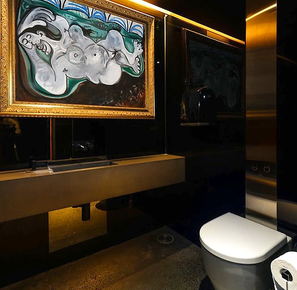 bao tang MONA,  Tranh Picasso,  Picasso nha ve sinh,  Ladies Lounge,  Ladies Room,  Kirsha Kaechele anh 7