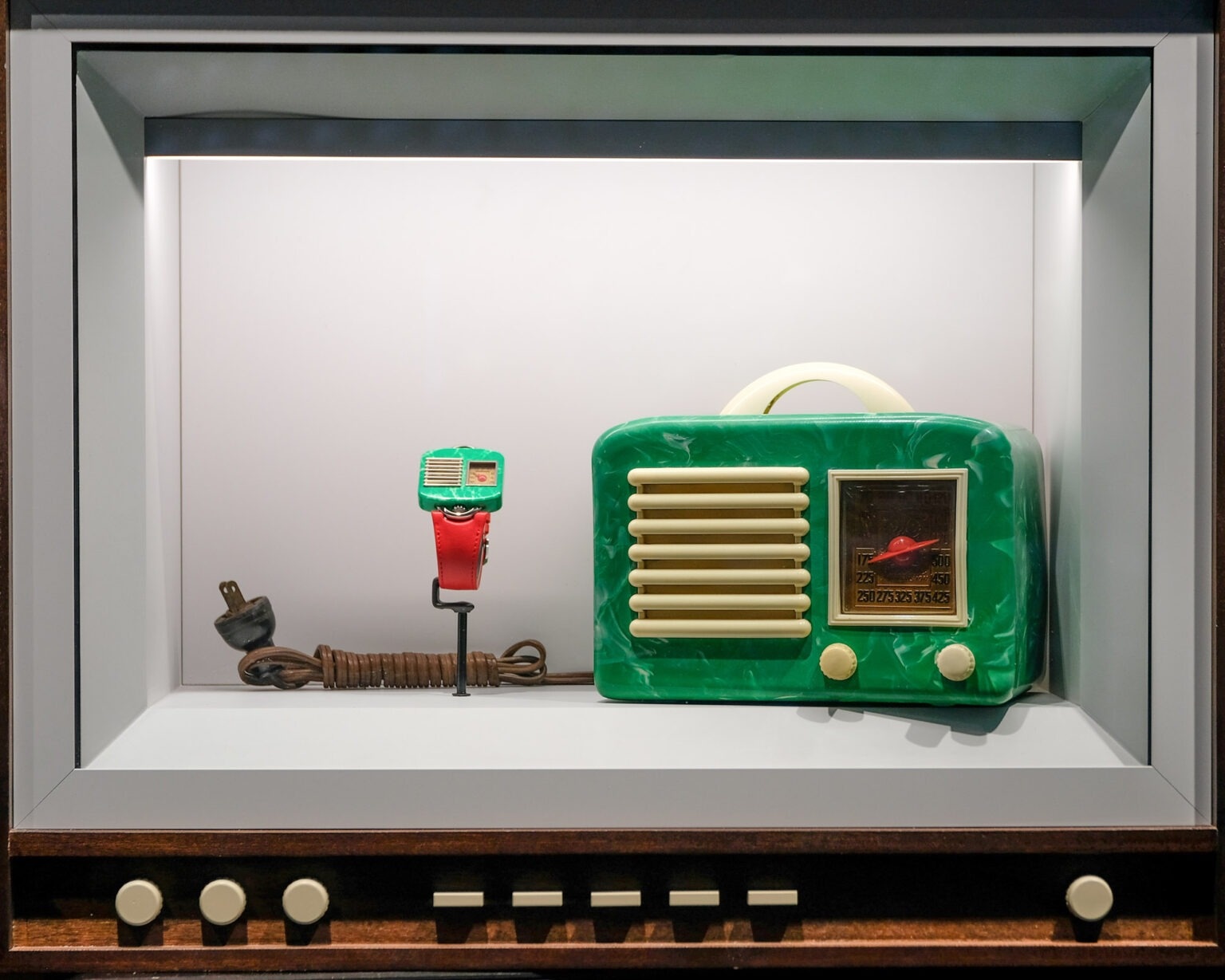 Hautlence Retrovision ’47,  Hautlence,  dong ho Hautlence,  dong ho radio,  dong ho retro,  znews dong ho,  lifestyle dong ho,  phien ban gioi han,  dong ho nam,  Watches and Wonders 2024 anh 9