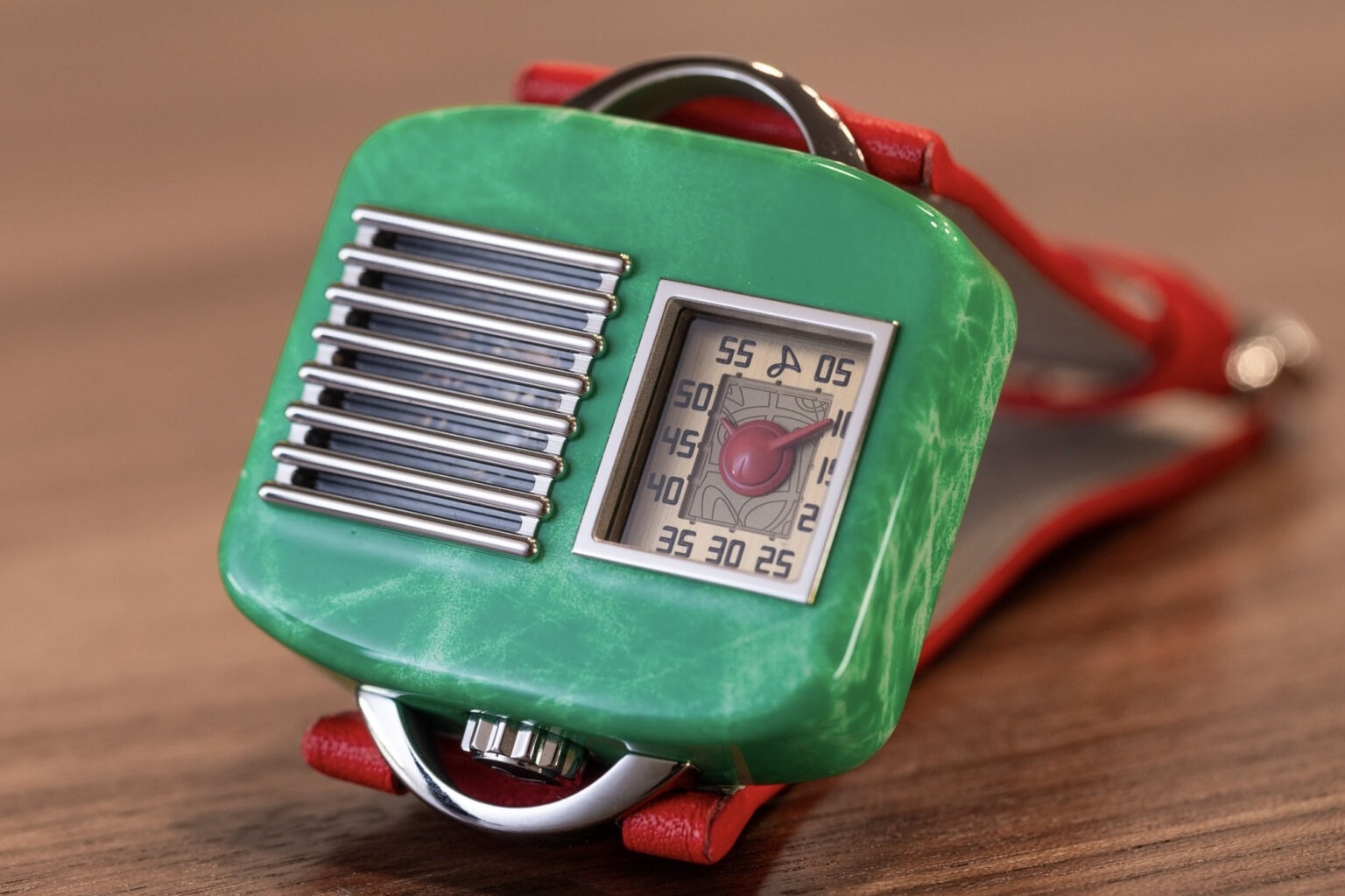 Xem gio tren 'radio' 66.000 USD hinh anh