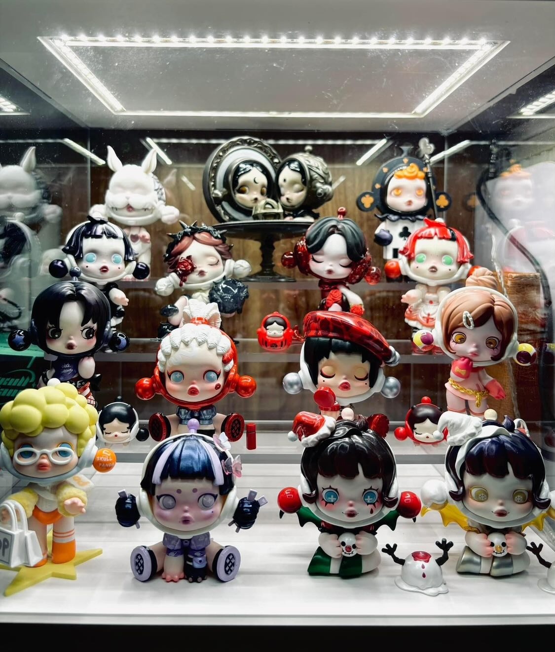 Labubu la gi,  blind box la gi,  blind box labubu,  pop mart,  labubu lisa,  art toy la gi,  do choi nghe thuat,  dap hop labubu anh 2