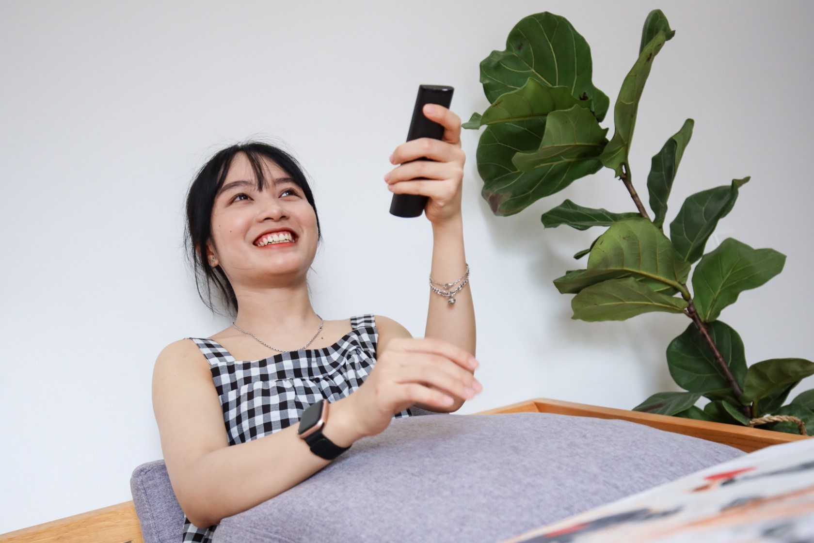 Chi tram trieu dong sam robot 'chay quanh' penthouse Ha Noi hinh anh