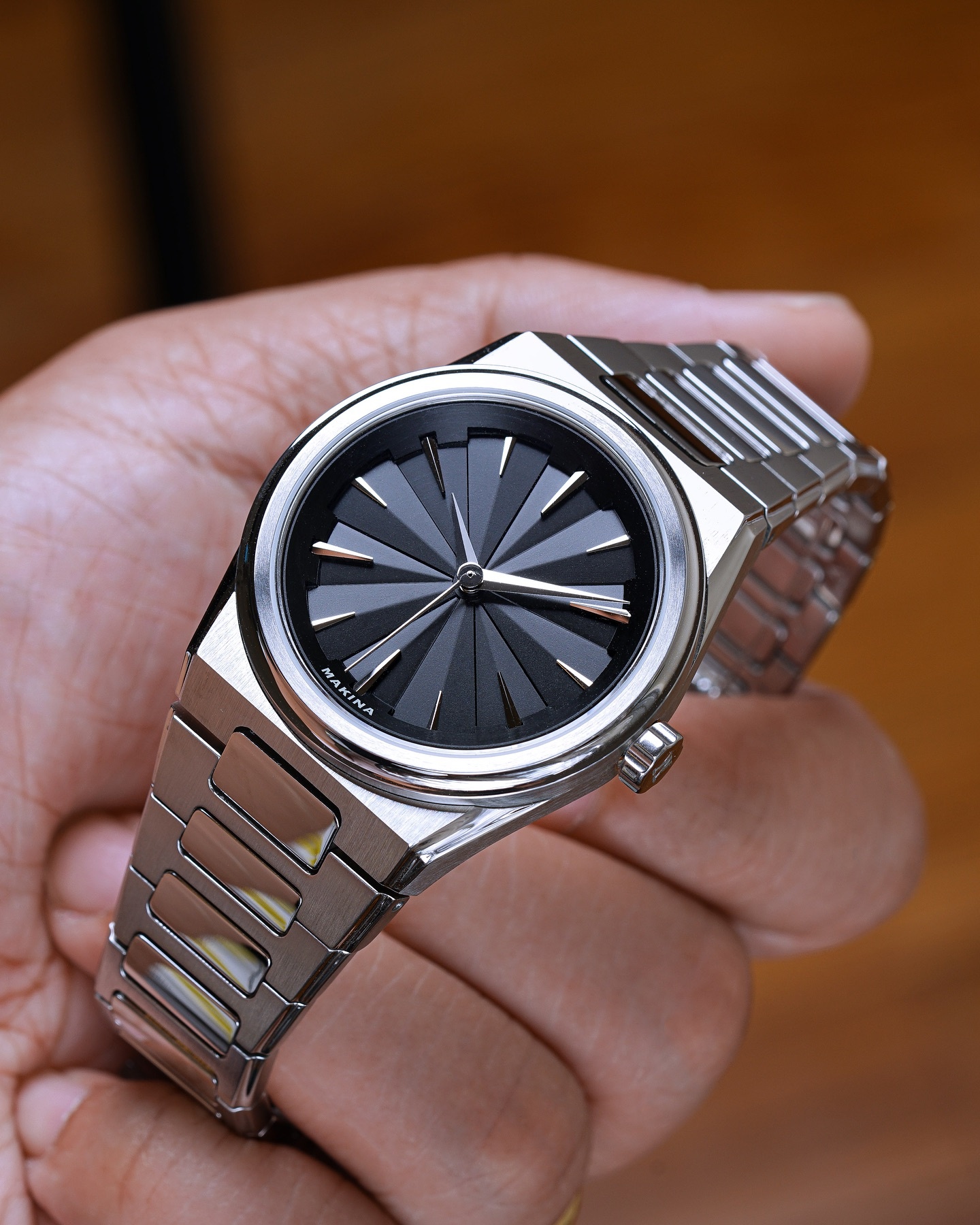 Doxa, đồng hồ Doxa, znews On Wrist, đồng hồ của tuần, znews đồng hồ, Clive Cussler ảnh 12 Doxa, dong ho Doxa, znews On Wrist, dong ho cua tuan, znews dong ho, Clive Cussler anh 12