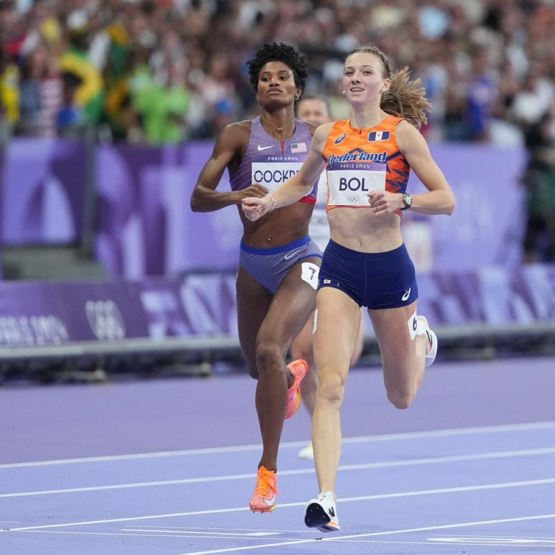 Olympic paris 2024,  the van hoi 2024,  Femke Bol,  Keely Hodgkinson,  Yaroslava Mahuchikh,  dong ho Omega,  dong ho sieu nhe,  Omega Ultra Light,  Seamaster Aqua Terra,  znews the thao,  znews dong ho anh 13