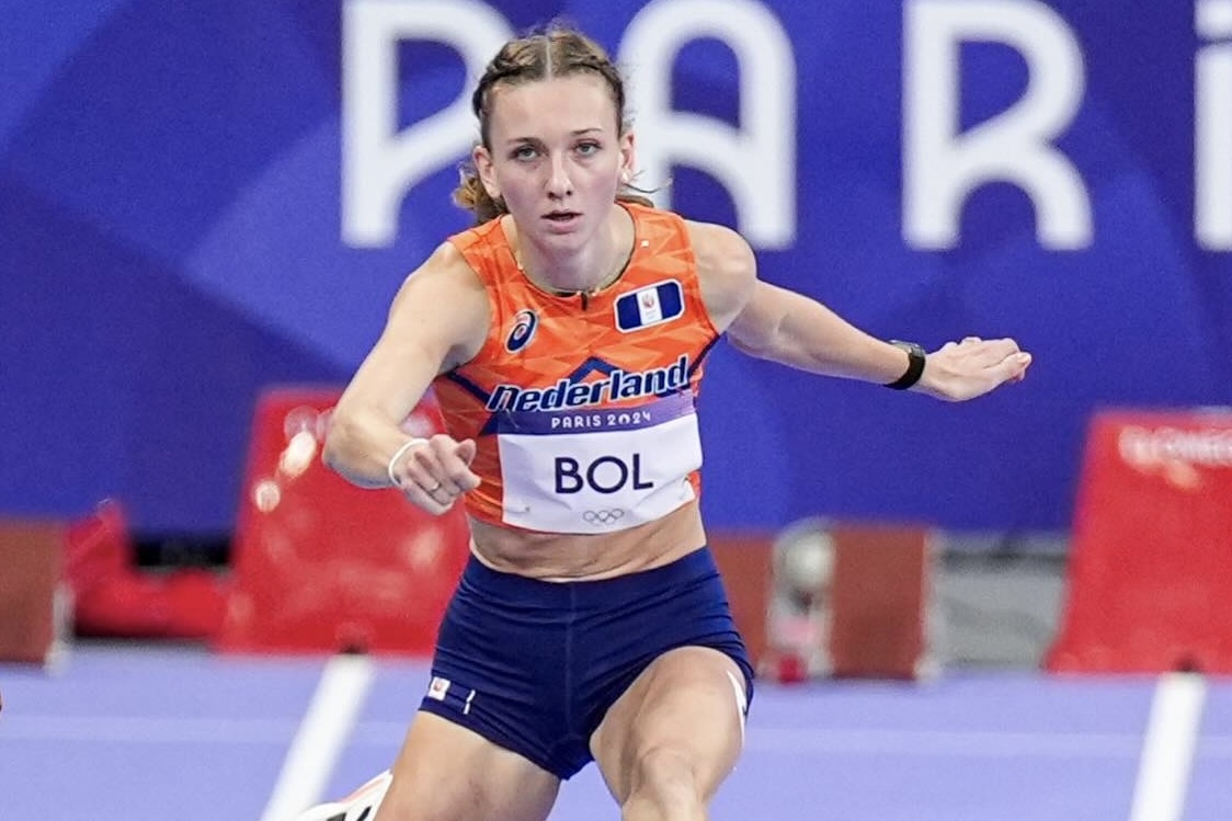 Dong ho sieu nhe tren tay VDV dien kinh pha ky luc Olympic hinh anh