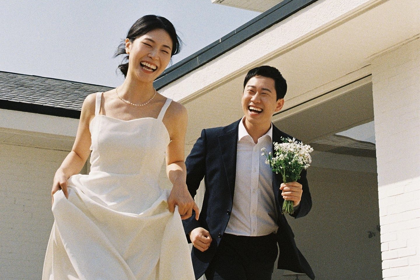 Chu re 'ban ve' du dam cuoi gia 450 USD, khach moi ngan ngam hinh anh