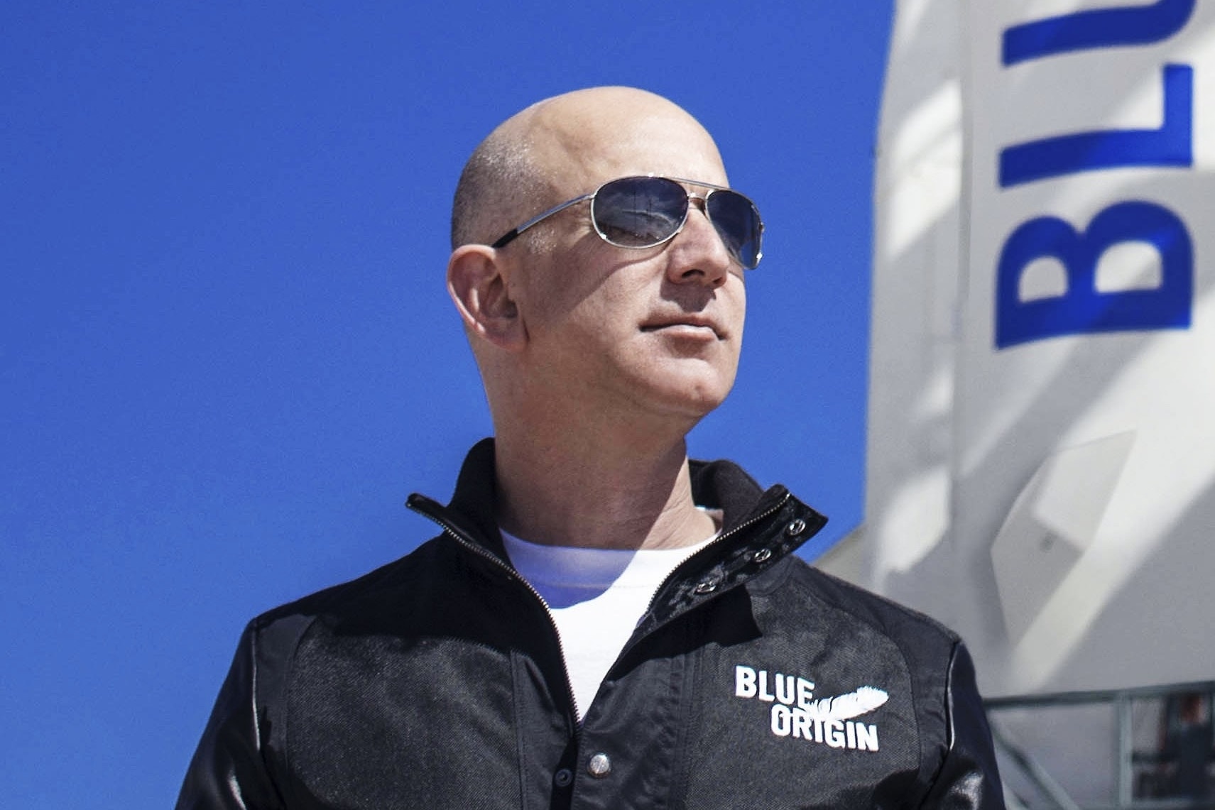 Thu choi chuyen co, sieu du thuyen nua ty USD cua Jeff Bezos hinh anh