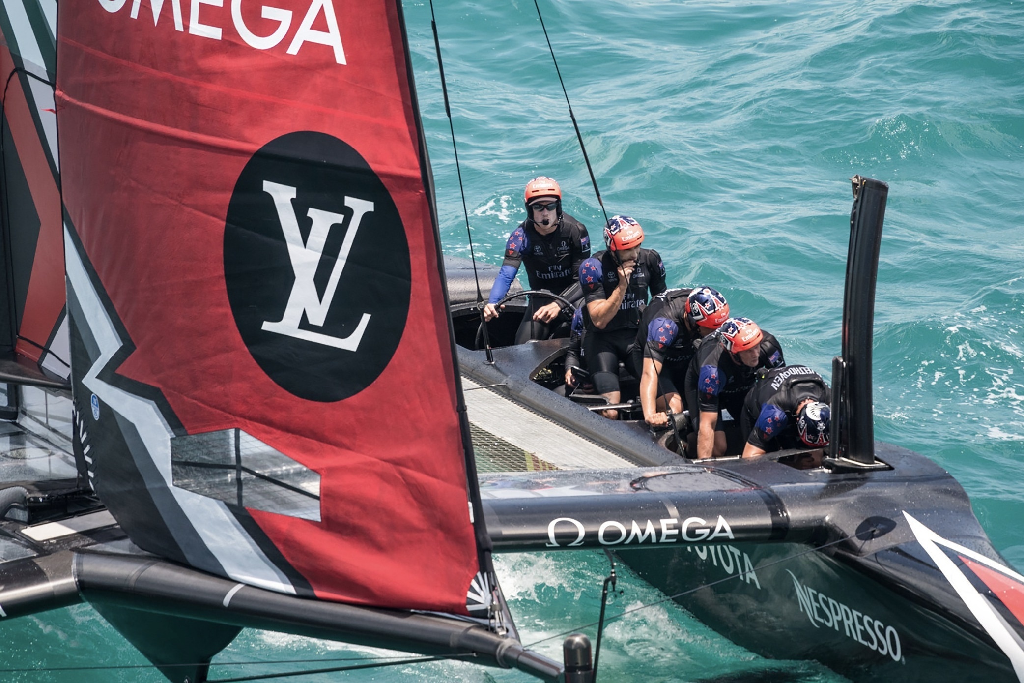 Omega, Louis Vuitton 'rot tien' vao the thao thuong luu hinh anh