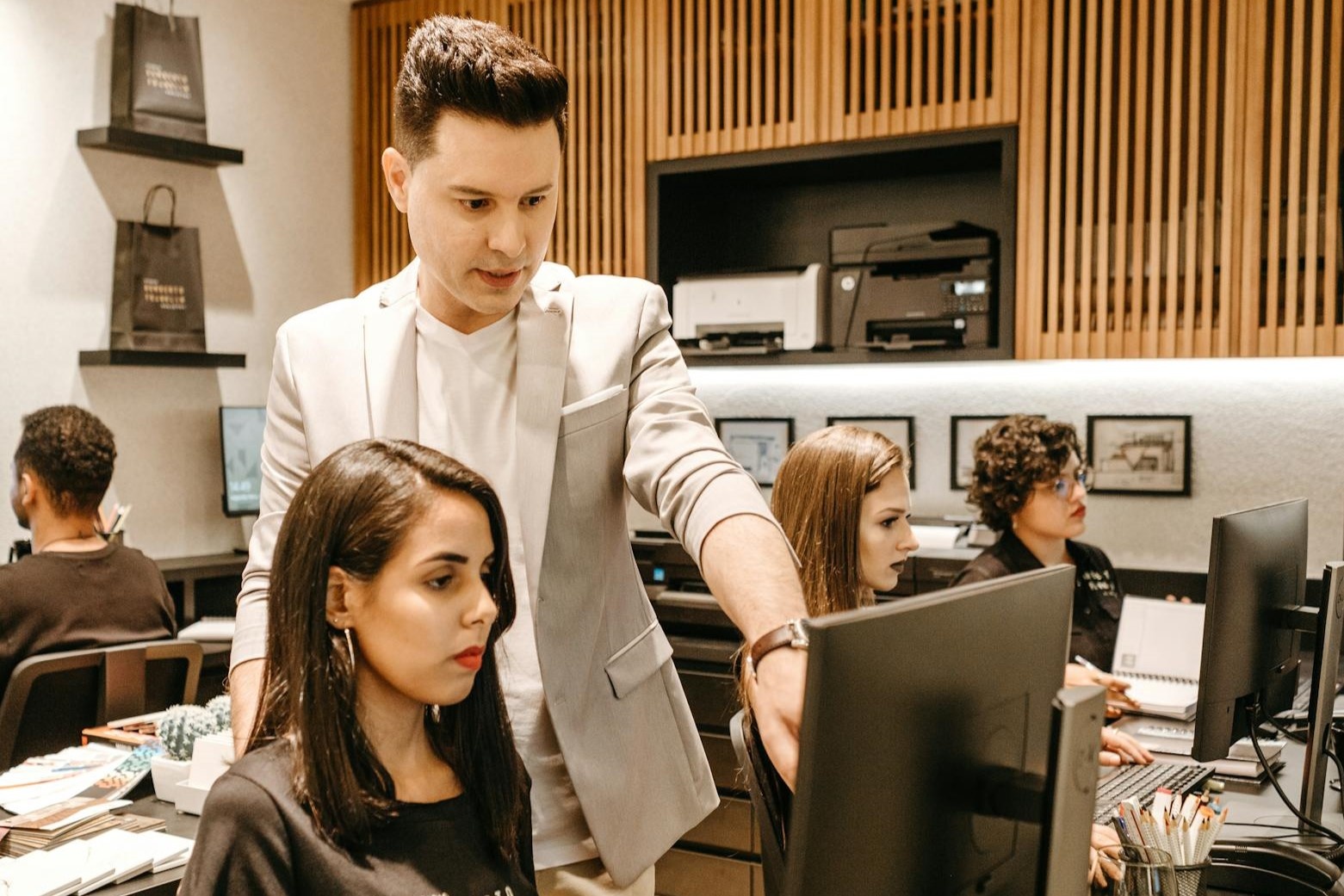 CEO 'ban thoi gian' duoc san don hinh anh