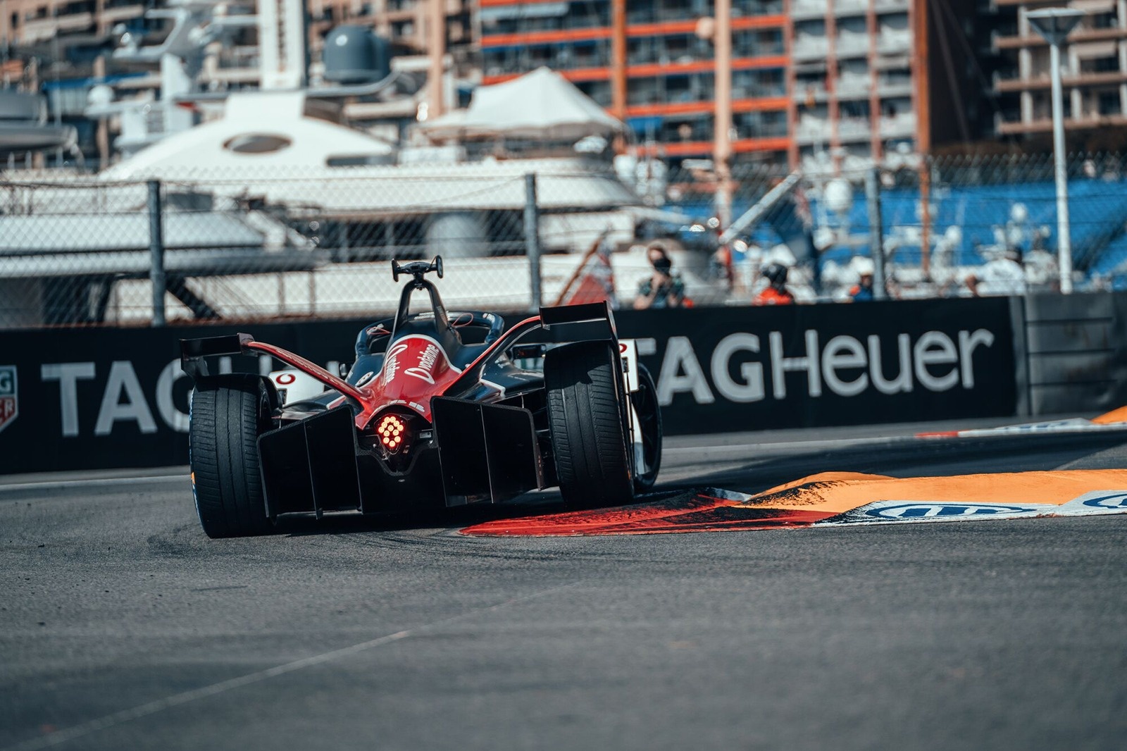 znews dong ho,  giai dua xe F1,  dong ho Rolex,  dong ho thuy si,  lvmh la gi,  cong thuc 1,  nha tai tro chinh anh 3